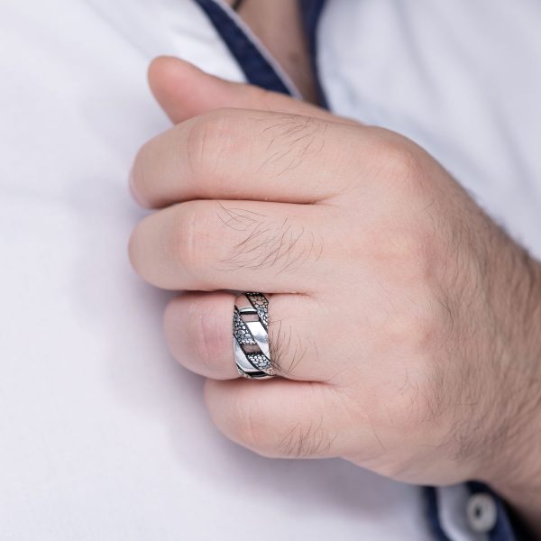 Aσημένιο ανδρικό δαχτυλίδι με σχέδιο αλυσίδας