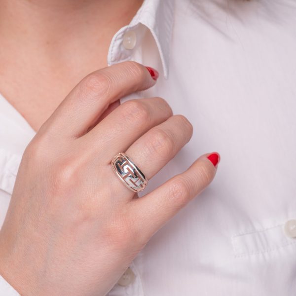 Ασημένιο δαχτυλίδι με φαρδύ πομπέ ντεγκραντέ μαίανδρο