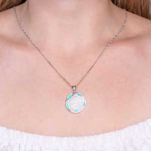 Ασημένιο μενταγιόν δίσκος της Φαιστού με στεφάνι οπάλ και μαίανδρο