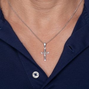 Ασημένιος unisex σταυρός με εσταυρωμένο
